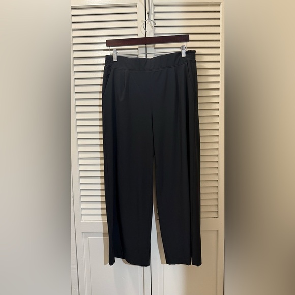 Athleta Black Brooklyn Wide-leg Crop Pants
Style: 531157-00 - Picture 3 of 10